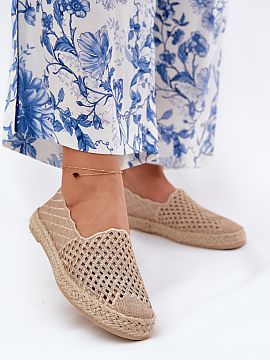 Espadrilky Step in style  Espadrily značky Vinceza, vyrobené z ľahkého textilného materiálu, sú ideálnou voľbou na teplé dni. Zaoblené špičky zabezpečuj