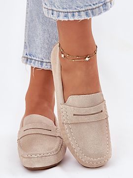 Mokasíny Step in style  Dámske mokasíny od značky Big Star, vyrobené z vysoko kvalitnej prírodnej semišovej kože, sú klasikou elegancie a komfortu. Zaoblen