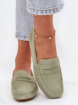 Mokasíny Step in style  Dámske mokasíny od značky Big Star, vyrobené z vysokokvalitnej prírodnej semišovej kože, sú klasikou elegancie a komfortu. Zaoblené