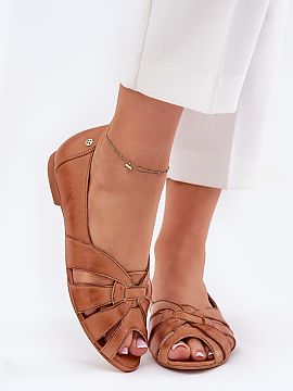 Baleríny Step in style  Baleríny dámske značky Maciejka, vyrobené z prírodnej kože, sú elegantnou ponukou na každý deň. Majú plochý podpätok, ktorý za