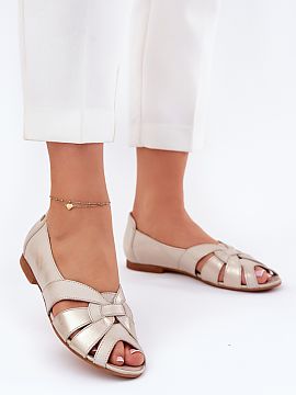 Baleríny Step in style  Baleríny pre ženy od značky Maciejka, vyrobené z prírodnej kože, sú elegantnou ponukou na každý deň. Majú plochý podpätok, ktor