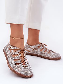 Baleríny Step in style  Baleríny značky Maciejka vyrobené z vysokokvalitnej prírodnej kože sú kombináciou elegancie a pohodlia. Vzorovaný zvršok s jemnými