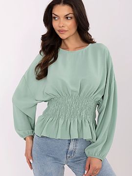 Blúzka Sublevel  Krátka, elegantná blúzka je štýlovým návrhom na každý deň, do práce a na špeciálne príležitosti. Vyrobená z hladkého, ľahk