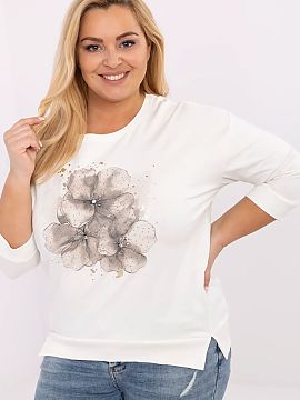 blúzka plus size Relevance  Táto štýlová blúzka je kombináciou pohodlia s moderným, ozdobným akcentom. Vyrobena z mäkkého a elastického materiálu (bavlna s 