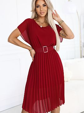 Spoločenské šaty Numoco  Hľadáte šaty, ktoré kombinujú eleganciu s pohodlím a nadčasovým štýlom? Tieto bordové plisované midi šaty od značky Numoco sú