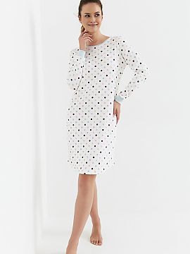 Nočná košeľa Cana  Dámska nočná košeľa z bavlny Interlock je pohodlná a štýlová ponuka na pokojný spánok. Vyrobená z mäkkého a priepustného mate