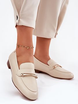 Mokasíny Step in style  Mokasíny značky Maciejka sú elegantnou voľbou pre ženy, ktoré si cenia pohodlie a štýl. Vyrobené z vysoko kvalitnej prírodnej kož