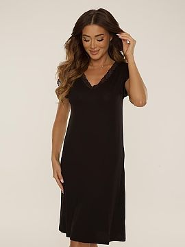 Nočná košeľa De Lafense  Zmyselná a zároveň pohodlná nočná košeľa vytvorená s ohľadom na ženský relax. Vyhotovená z mäkkej, priechodnej látky s hladko