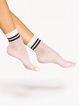 Ponožky Gatta  Elegantné vysoké ponožky s hrúbkou 15 DEN sú návrhom pre ženy, ktoré oceniajú jemné, štýlové detaily. Vyrobené z ľahkej, tran