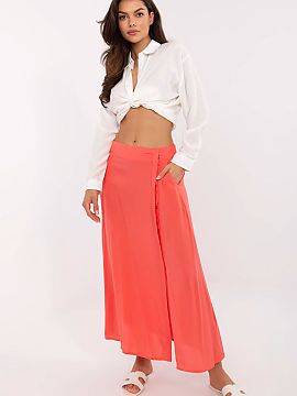 Sukňa Fresh Made  Elegantná a zároveň pohodlná dámska midi sukňa je skvelou voľbou na každý deň aj do práce. V štýle casual sa skvele uplatní ni