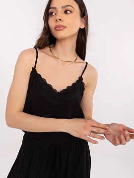 Top Fresh Made  Štýlové dámske tričko v štýle casual je ideálnou voľbou na letné dni alebo ako základ pod ľahké prehozy a saka. Vyrobené z dom