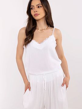 Top Fresh Made  Štýlové dámske tričko v štýle casual je ideálnou voľbou na letné dni alebo ako základ pod ľahké vrchné odevy a saka. Vyrobené