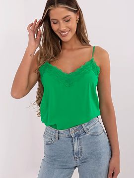 Top Fresh Made  Štýlový dámsky tričko v štýle casual je ideálnou voľbou na letné dni alebo ako základ pod ľahké vrchné odevy a sako. Vyrobené