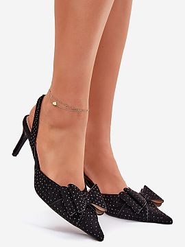 Ihličky Step in style  Ozdobené dámske čižmy s otvorenou pätou sú elegatnou a štýlovou voľbou na špeciálne príležitosti. Špičaté špičky podčiark