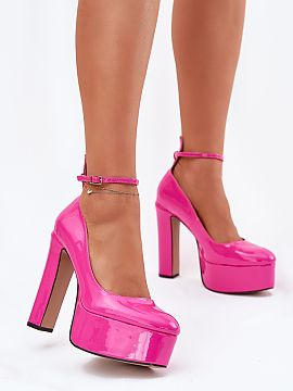 Lodičky na opätku Step in style  Topánky z ekokože sú skvelou ponukou na špeciálne príležitosti. Model sa vyznačuje vysokým podpätkom typu stĺp a platformou, ktor