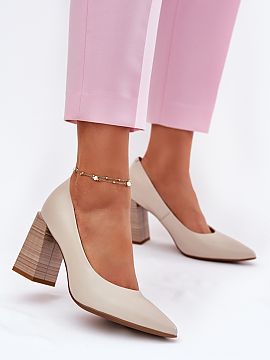 Lodičky na opätku Step in style  Elegantné lodičky vyrobené z prírodnej kože sú klasickou voľbou na špeciálne príležitosti. S pevným stĺpcovým opätkom poskytu