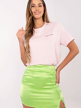 Tričko Sublevel  Dámske tričko v štýle casual je univerzálna ponuka na každý deň. Vyrobené z vysoko kvalitnej bavlny, poskytuje pohodlie a voľnosť