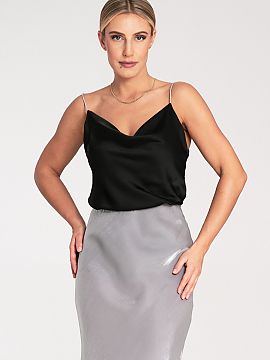 Top Figl  Saténový top s lesklými, krištáľovými ramienkami. Plynulý vodný výstrih.