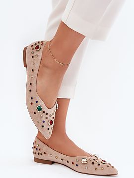 Baleríny Step in style  Baleríny pre dámy vyrobené z ekokože, zdobené kryštálmi, ktoré im dodávajú eleganciu a lesk. Špičaté špičky opticky predlžuj