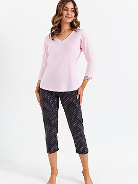 Pyžamo Cana  Elegantná a pohodlná nočná košeľa pre ženy, ideálna na každé obdobie. Horná časť má ženský výstrih v tvare písmena V, ktor