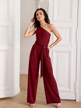 Overal Roco Fashion  Isotta je sofistikovaný overal s minimalistickým strihom, ktorý očarí efektnými detailmi a modernou eleganciou. Vyrobený z mäkkého,