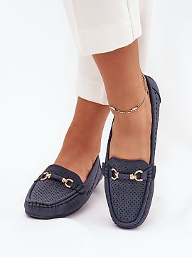 Mokasíny Step in style  Dámske ažúrové mokasíny vyrobené z ekokože. Zlatá ozdoba vpredu im dodáva jedinečný charakter. Mäkká stielka zabezpečí pohodl