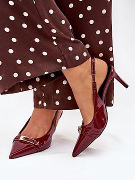 Ihličky Step in style  Štýlové a elegantné členky z ekokože, umiestnené na podpätku vo forme ihly, sú spojením klasiky s moderným akcentom. Vpredu topá