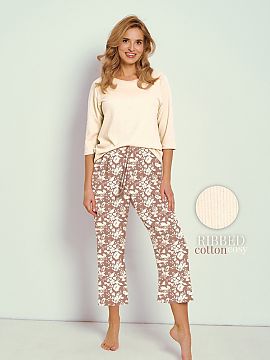 Pyžamo Taro  Pohodlná dámska pyžama s voľným strihom, navrhnutá s ohľadom na pokojný spánok a relax. Horná časť s tromi štvrtinovými rukáv