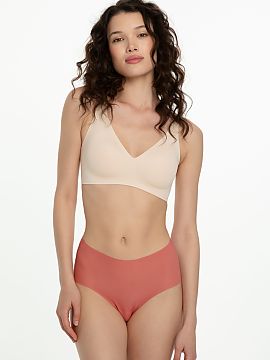 Bedrové nohavičky Julimex  Figi vyrobené v bezšvovej technológii, zaručujúce výnimočný komfort nosenia a neviditeľné linky pod oblečením. Šité z hladkej,