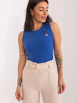 Top Lakerta  Casual top štandardnej dĺžky, vyrobený z bavlny, viskózy a elastanu, ktoré poskytujú pohodlie a pružnosť. Hladký pruhovaný materi