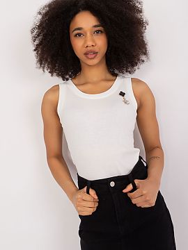 Top Lakerta  Čierna top o štandardnej dĺžke, vyrobený z bavlnenej zmesi, viskózy a elastanu, ktorá zaručuje pohodlie a pružnosť. Hladký, pruho