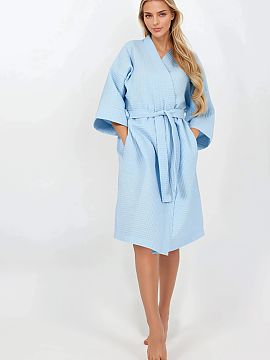 Župan Momenti Per Me  Dámsky župan v elegantnom štýle, vyrobený z priehľadného, piké pletiva vysokej kvality, potvrdeného certifikátom OEKO-TEX Standard