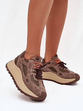 Športová obuv Step in style  Dámske tenisky od značky Big Star. Vyrobené zo kombinácie prírodnej kože a semišu. Umiestnené na platforme, tieto topánky nielen po