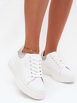 Športová obuv Step in style  Tenisky pre ženy od značky Big Star vyrobené z ekokože. Umiestnené na platforme, poskytujú pohodlie a stabilitu, a pena vložka pokryt