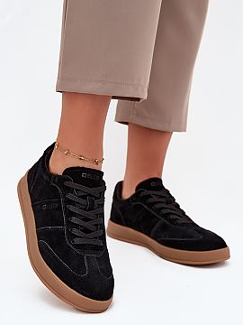 Športová obuv Step in style  Tenisky pre ženy od značky Big Star, vyrobené z vysoko kvalitného prírodného semišu. Umiestnené na jemnej platforme. Zaoblené špi�