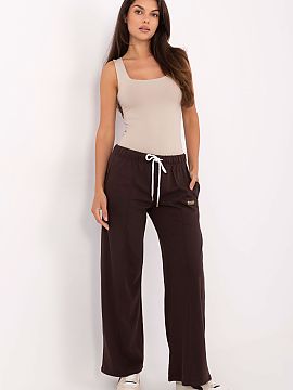 Tepláky Relevance  Nožnice s kapucňou s casual charakterom, vytvorené s ohľadom na každodenný pohodlie. Vyrobené z mäkkej a odolnej zmesi bavlny a poly