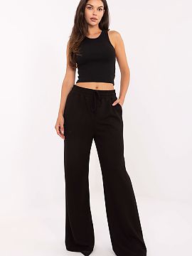 Tepláky Relevance  Dresové nohavice v štýle casual, ideálne na každý deň. Vyrobené z mäkkej zmesi viskózy, polyesteru a elastanu, zaručujú pohodlie