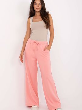 Tepláky Relevance  Teplákové nohavice v štýle casual, ideálne na každý deň. Vyrobené z mäkkého zmesi viskózy, polyesteru a elastanu, zabezpečujú 