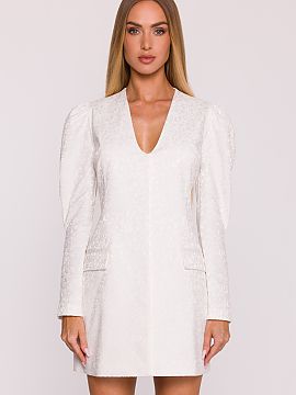 Spoločenské šaty Moe  Elegantné šaty z žakardovej látky s mierne vypuklým rastlinným vzorom sú návrh, ktorý kombinuje klasiku s decentným nádychom mode