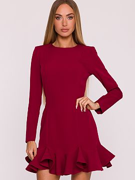 Spoločenské šaty Moe  Jemný a ženský šaty šité z hladkej látky s matným povrchom je skvelou voľbou na mnohé príležitosti. Jednoduchý tvar bol obohate