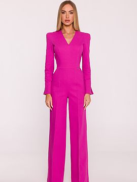 Overal Moe  Elegantný overal ušitý z látky imitujúcej denim je výnimočná ponuka, ktorá kombinuje moderný štýl s klasickou formou. Ľahko tuh