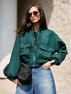 Bunda Roco Fashion  Bomberka Vivara vznikla z vysokej kvality imitácie semišu, materiál je jemný na dotyk, odolný a má elegantné, matné spracovanie. Bun