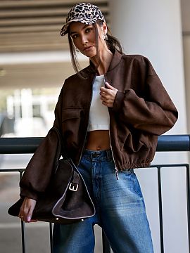 Bunda Roco Fashion  Bunda Bomberka Vivara bola vyrobená z vysoko kvalitnej imitácie semišu, materiál je jemný na dotyk, odolný a má elegantné, matné do