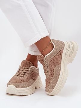 Športová obuv Step in style  Štýlové dámske tenisky na masívnej platforme sú skvelou voľbou na chladnejšie dni, kombinujúci štýlový vzhľad s pohodlím. Vyzn