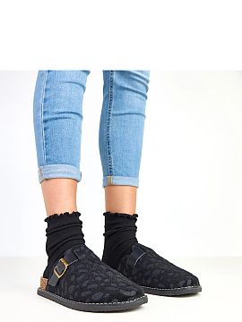 Papuče Solea  Pohodlné ženské papuče vyrobené z mäkkého materiálu, s praktickým okrúhlym špičiakom a pohodlnou platformou výšky 3,5 cm, ktor