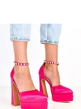 Lodičky na podpätku Solea  Elegantné dámske lodičky vyrobené z jemnej saténovej látky, ktoré očarujú štýlom a výnimočným spracovaním. Štíhly špičat�