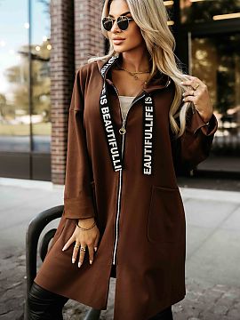 Kabát Numoco  Objavte moderný štýl a pohodlie, dámsky kabát značky Numoco Basic je ideálnou kombináciou casual pohody a módnych detailov. Ušitý