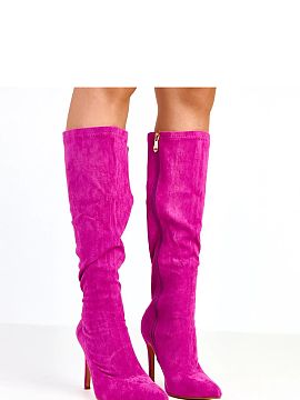 Čižmy na vysokom opätku Solea  Dámske čižmy sú elegantný model vyrobený z vysokej kvality ekologickej semišovej kože, ktorý očarí nadčasovým štýlom. Štíhl