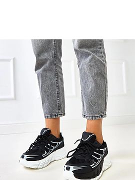 Športová obuv Solea  Topánky na platforme sú moderný a pohodlný model, ktorý skvele kombinuje športový charakter s mestským štýlom. Vyhotovené z vysok