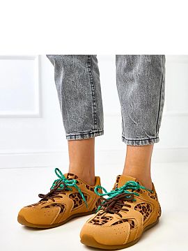 Športová obuv Solea  Šnurované športové topánky sú kombináciou pohodlia, klasiky a moderného dizajnu. Vyrobené z ekologickej semišovej kože, zabezpeč